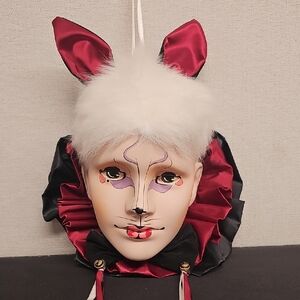 BRINN PORCELAIN 8" CAT JESTER MARDI GRAS HANGING WALL MASK BFPM-11-047